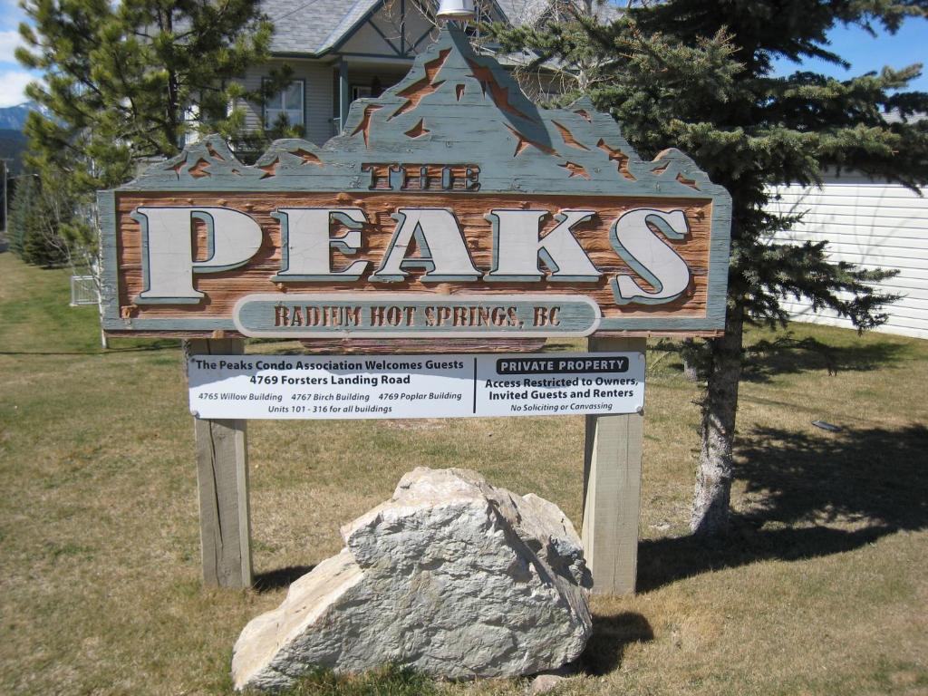The Peaks By Rocky Now Apartment Radium Hot Springs Room photo
