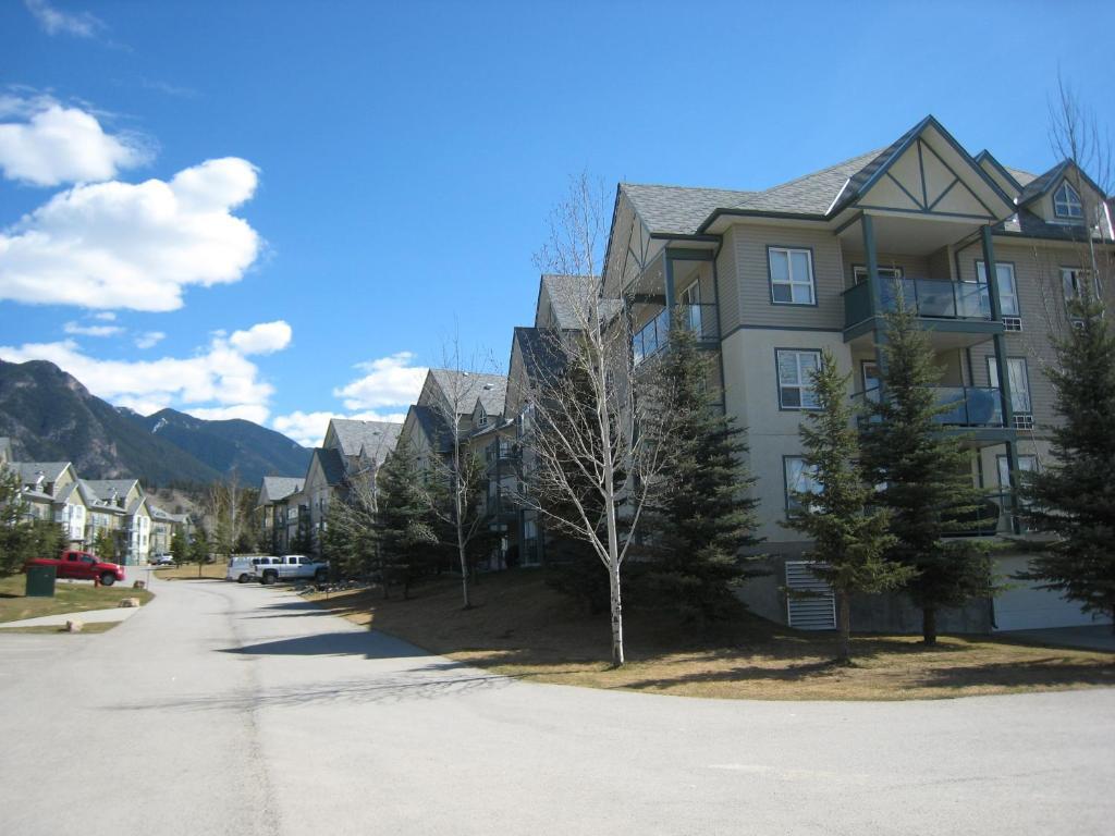 The Peaks By Rocky Now Apartment Radium Hot Springs Exterior photo